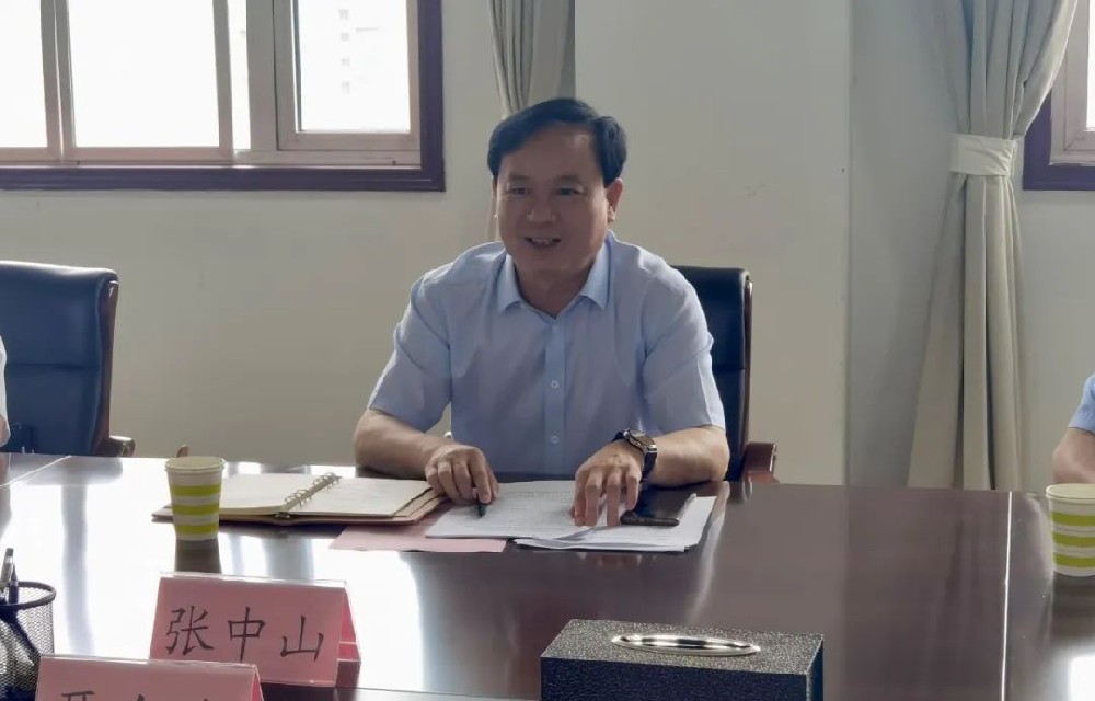 濮阳市政府副秘书长张中山一行莅临新乡国资集团交流座谈